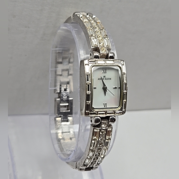 Vintage Anne Klein Women display picture 1